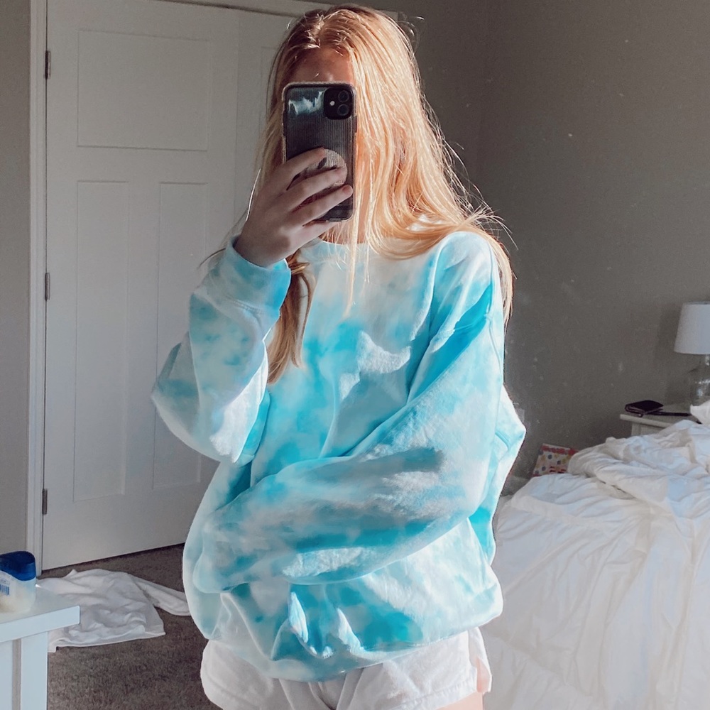 Gildan large tie-dye sweatshirt